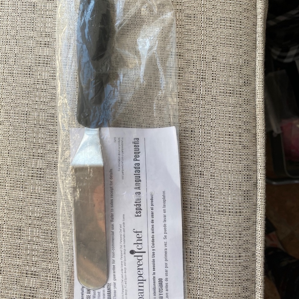 Pampered chef Small spreader